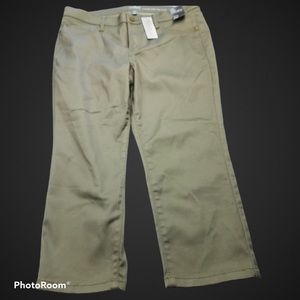 NWT Soho New York  & Co Crosby slim leg crop